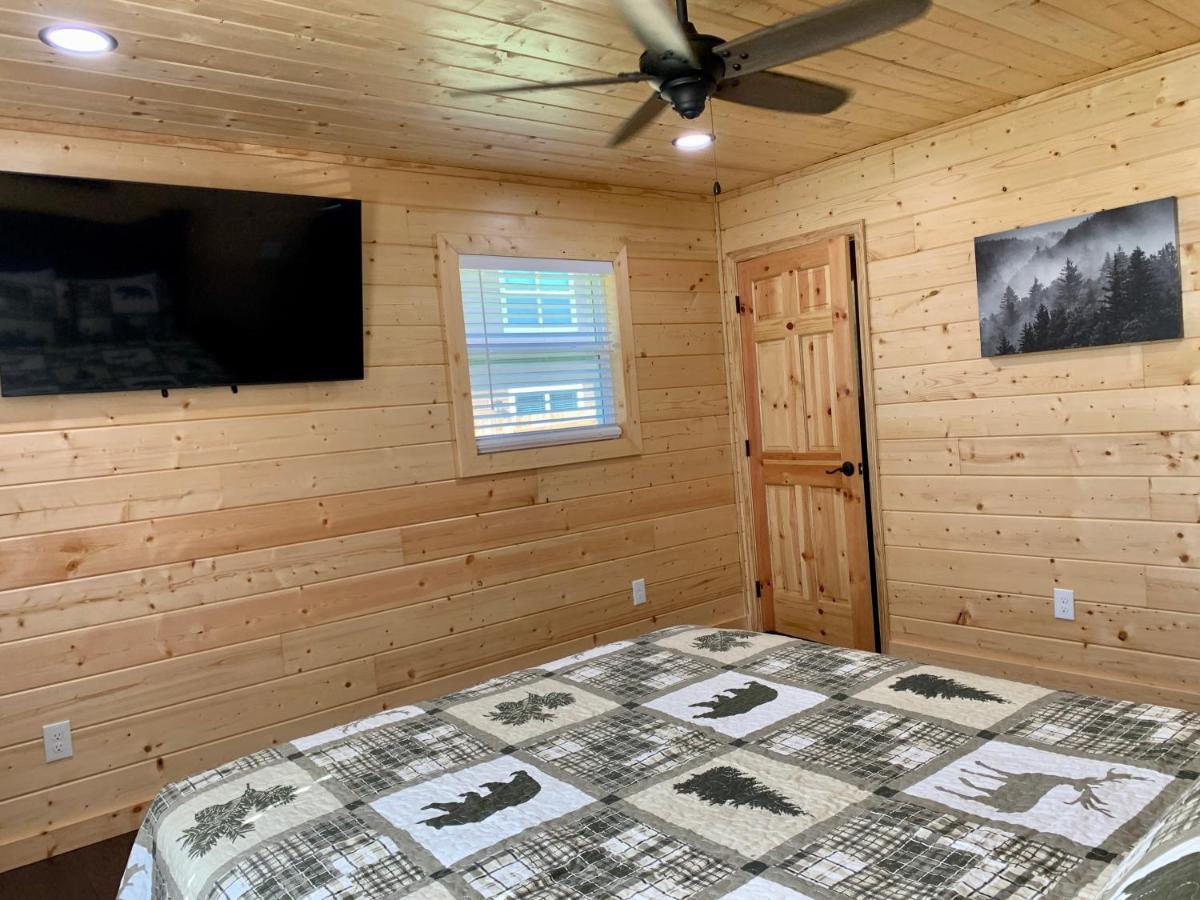 The Brick House: Brand New! 3 Bedroom Home With Private Driveway ピジョンフォージ エクステリア 写真