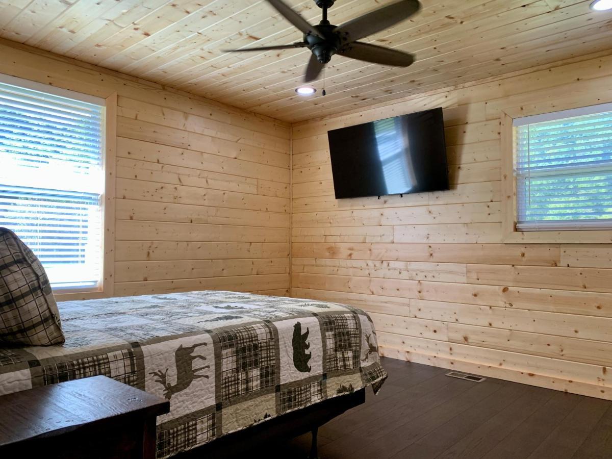 The Brick House: Brand New! 3 Bedroom Home With Private Driveway ピジョンフォージ エクステリア 写真