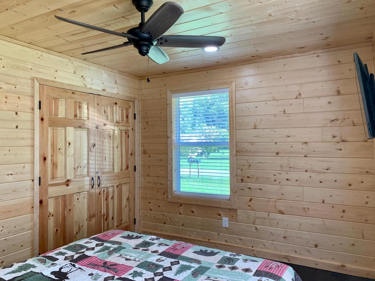 The Brick House: Brand New! 3 Bedroom Home With Private Driveway ピジョンフォージ エクステリア 写真