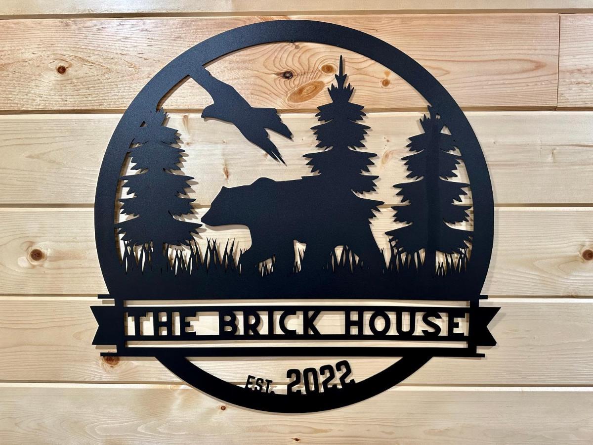 The Brick House: Brand New! 3 Bedroom Home With Private Driveway ピジョンフォージ エクステリア 写真